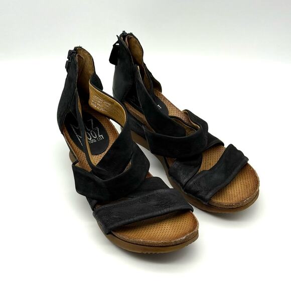 Miz Mooz Black Mika Wedge Sandal Nubuck Leather EU 40 - Picture 15 of 15